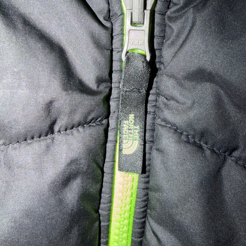 The North Face Jacket boys 4T - Picture 4 of 9
